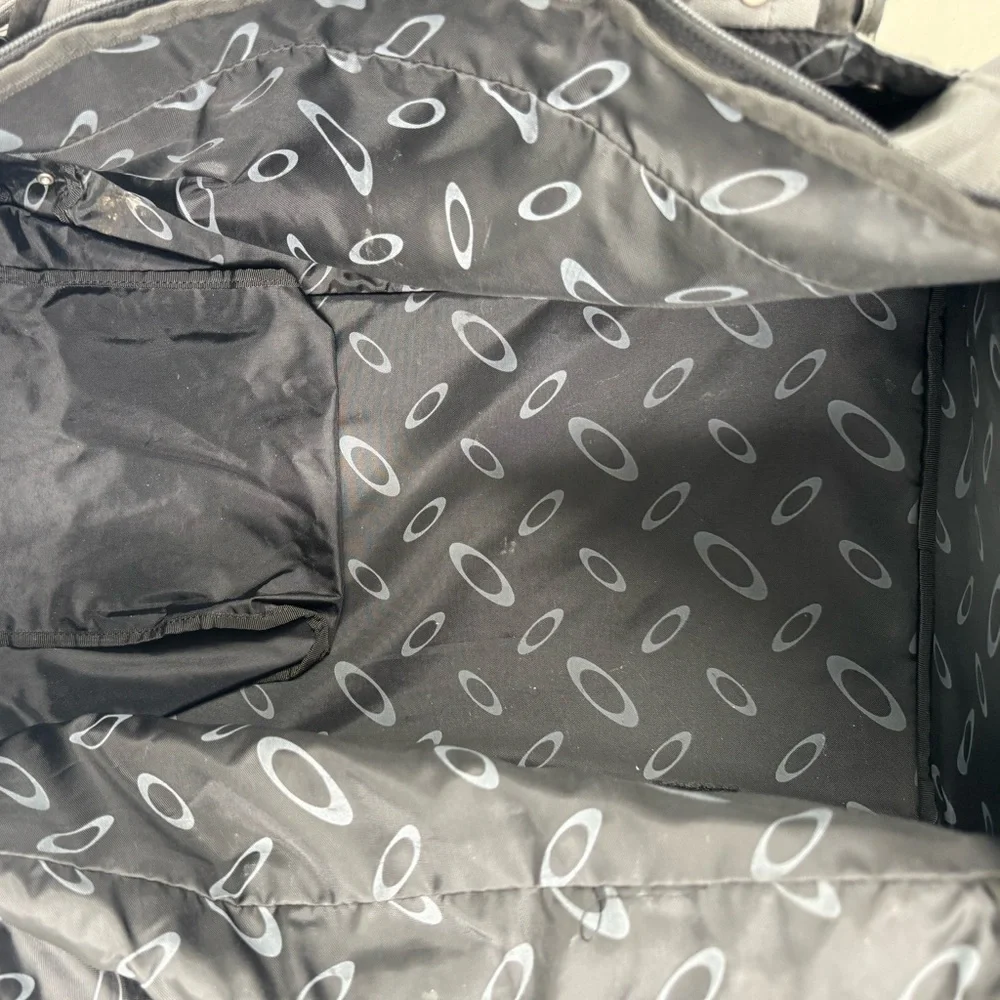 Oakley men duffel